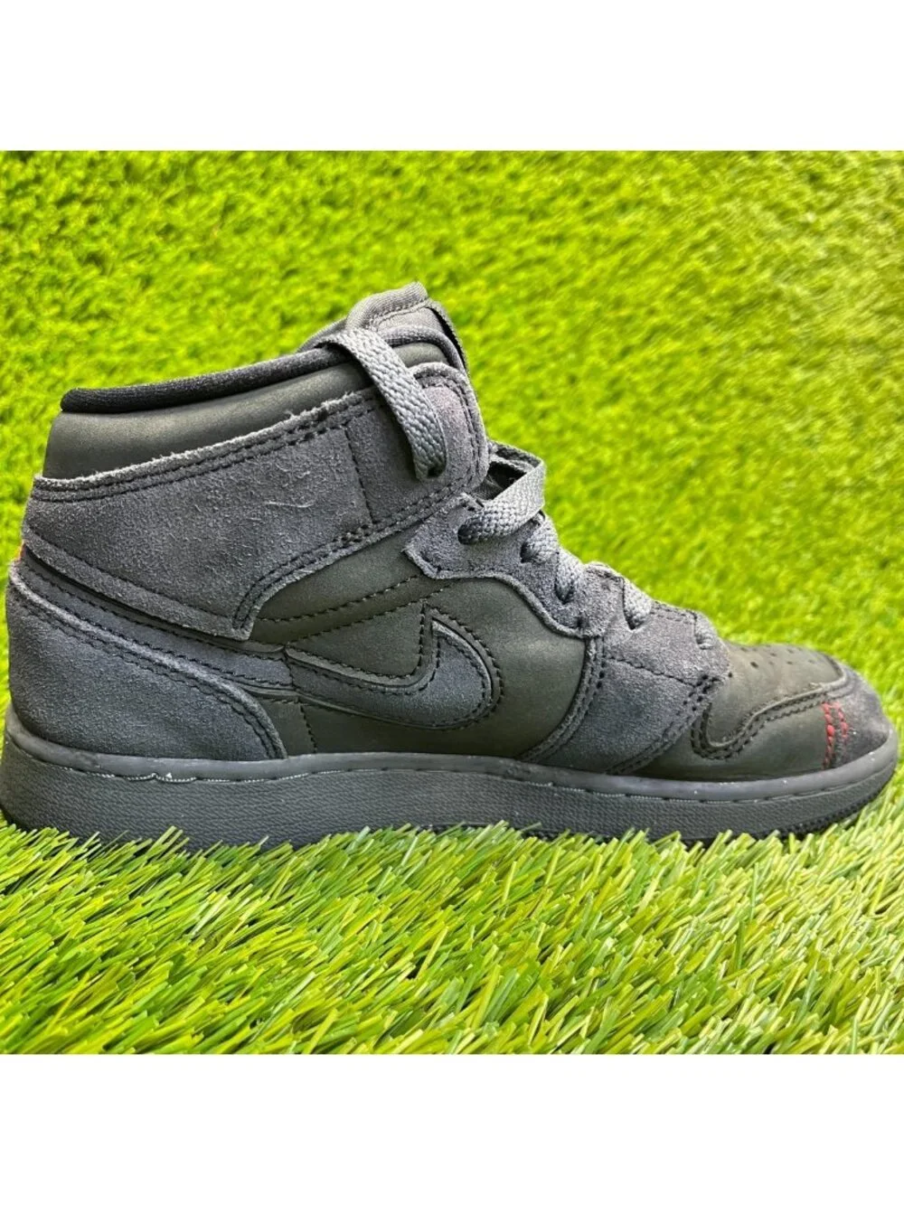 Nike Air Jordan 1 Mid SE Craft Boys Size 4Y Black Athletic Suede Shoes Sneakers